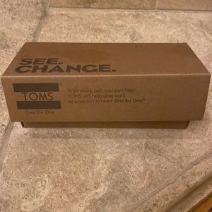 Toms Lottie sunglasses new with case